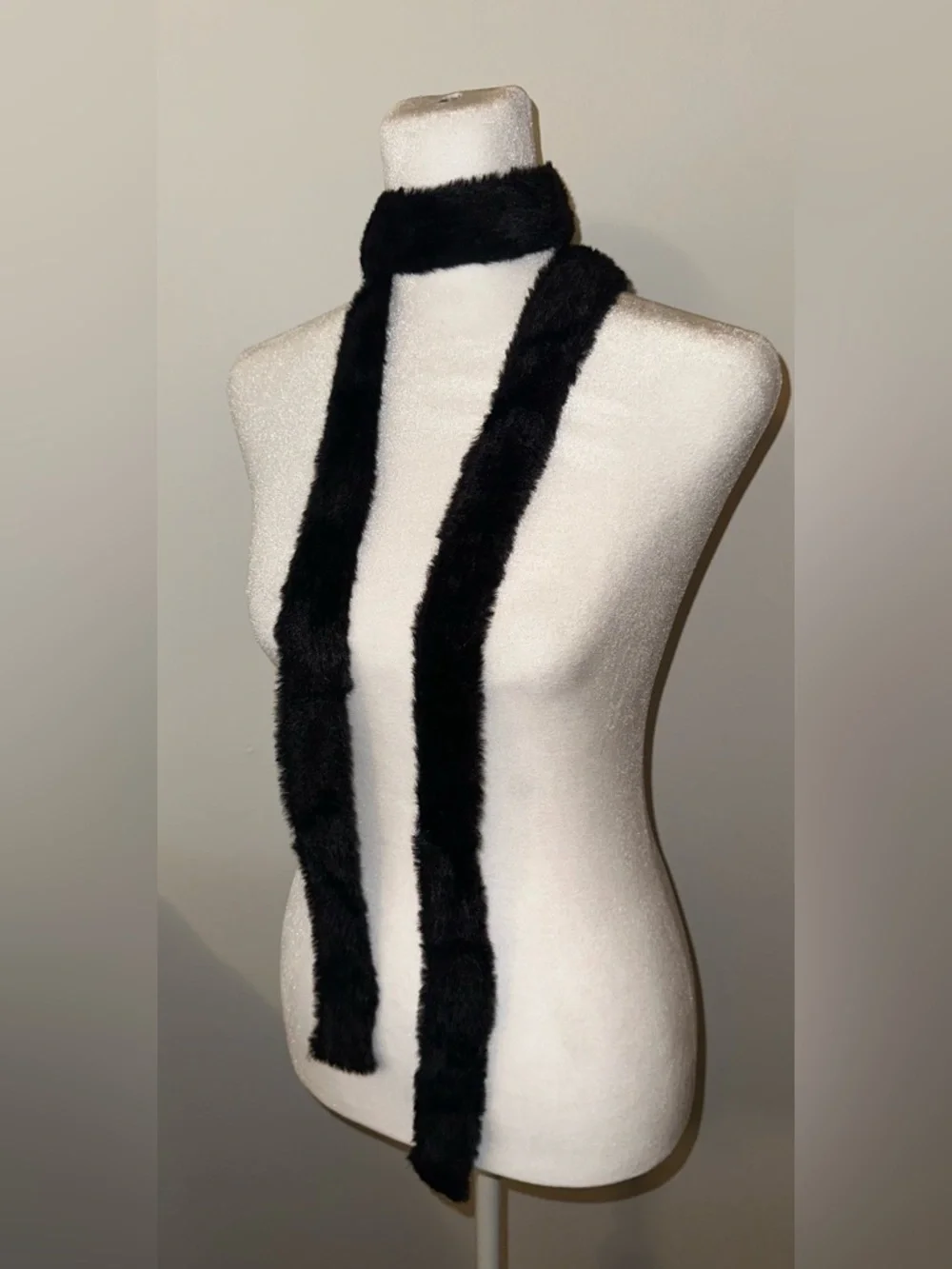 $3 in Bundle💟 Dolls Essential Black SOFT Faux Fur Scarf - Women Accessories